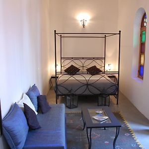Zimmer mit Kingsize-Bett